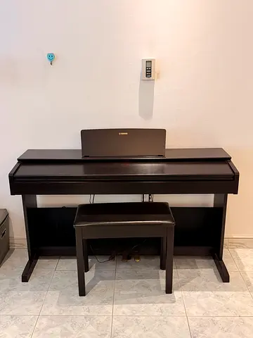 Yamaha digital piano with bench - excellent condition - Arius YDP-103
