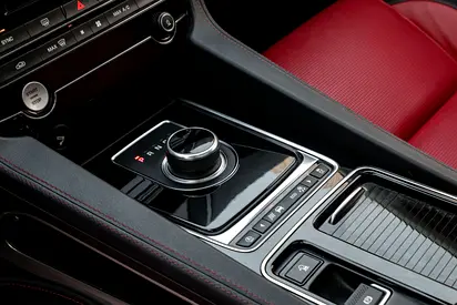 صورة مصغرة 10 لـ 2020 Jaguar F-PACE