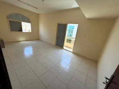 غرفة وصالة للإيجار السنوي في كورنيش عجمان تاني صف بإطلالة ممتازة ومساحة كبيرة وصيانة كاملة