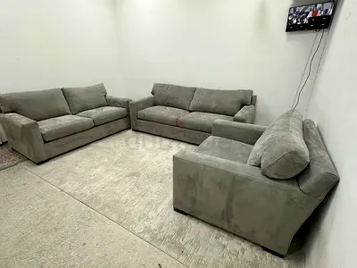 Almost brand new cratebarrel 6 seater sofa