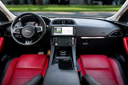 صورة مصغرة 8 لـ 2020 Jaguar F-PACE