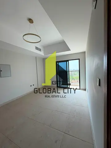 LARGE LAVISH 2 BHK APARTMENT FOR RENT WITH BALCONY | WITH PARKING !!!