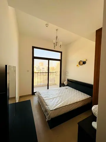 Private room with balcony available in JVC