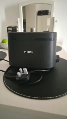 Black Philips 1000 Series 2-Slice Toaster (HD2510/90