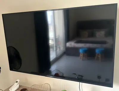 65-inch Samsung LED TV - Excellent Condition, Wall-mounted/ table mounted