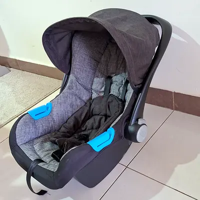 Infant car seat / baby carrier - used, good condition
