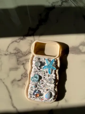 Handmade sea-themed silicone phone case (beige) - light wear