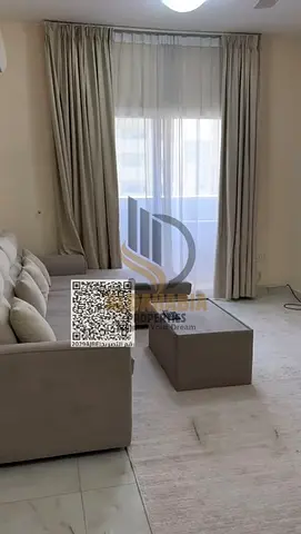 غرفة وصالة مفروشة للإيجار الشهري في الحميدية 1 | بلكونة وشامل الخدمات
