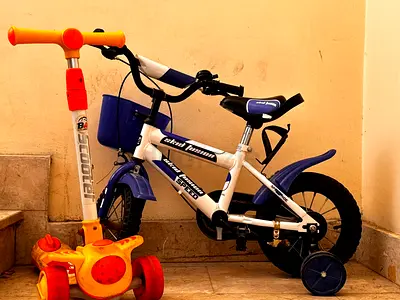 Kids bicycle with training wheels + small scooter - good condition