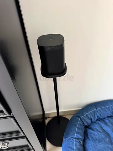 Sonos one GEN 2- 4 speakers with  4 stands