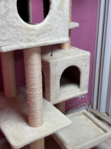 Large Multi-Level Cat Tree with Condos  Scratching Posts – Excellent Condition