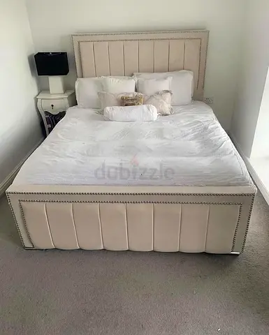 Stylish Modern Design Bed Set For Sale. 160*200 Queen Size Fabric Bed Frame