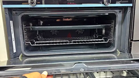 Siemens Built-In Electric Oven – Black Finish | Like New Condition | German Engineering