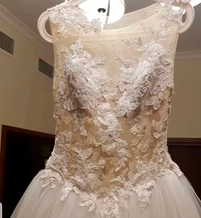 White Lace Appliqué Ball Gown Wedding Dress with Tulle Skirt - San Patrick Design