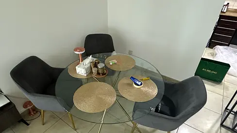 Dinning table with 4 chairs