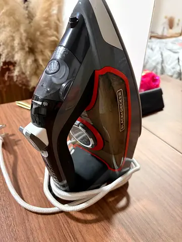 Black+Decker Steam Iron in Great Working Condition
