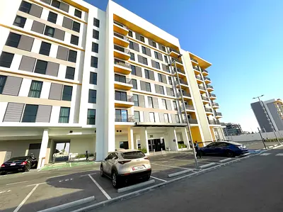 Luxury Apartment | Prime Location | Ready To Move | High Floor