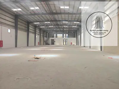 مستودع فاخر للإيجار أم القيوين