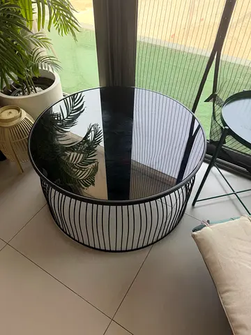 Round coffee table