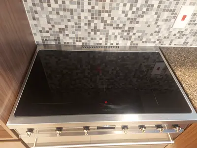 SMEG  5Hobs Induction Cooker 90cm Under Warranty