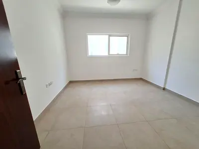 Spacious 2bhk with balcony and parking near dubai exit