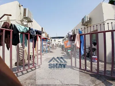 22 غرفة سكن عمال / 2200 درهم إيجار الغرفة / كل غرفة تسع من 8 الى 10 اشخاص