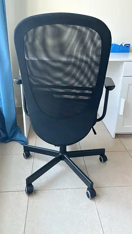 Black Mesh Office Chair with Armrests and Wheels - Good Condition