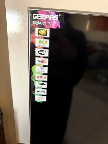 GEEPAS SMART TV 44 inch / urgent sale should go by tonight