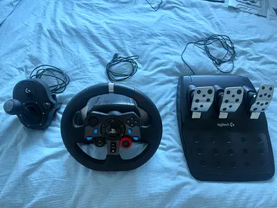 Logitech G29 wheel, pedals and shifter