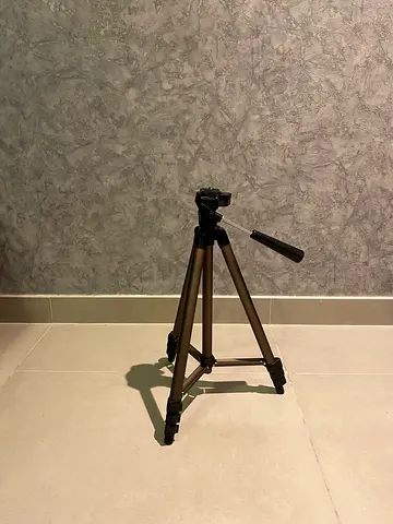 Lightweight camera tripod with pan head - good condition