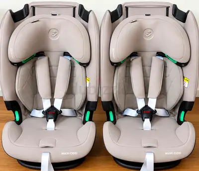 New Maxicosi Titan pro 2 model car seats for twins