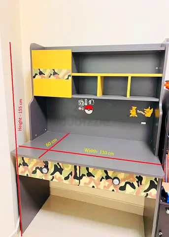 🦁 Safari-Themed Kids Study Desk with Shelving – Excellent Condition! 🦒