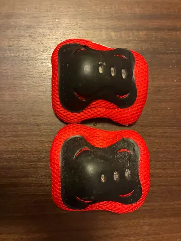Pair of red knee/elbow protective pads (small) - used
