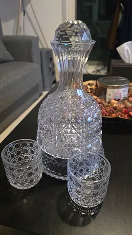 Rotating Crystal cut glass decanter with 2 glasses