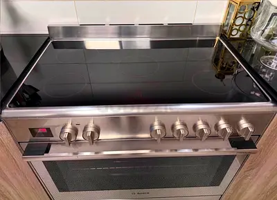 Bosch electric ceramic cooking range serise8 latest model almost new condition 5hobs oven dual fan