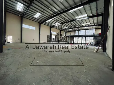 مستودع بسعر خيالي  13215 قدم يصلح للتخزين للمصانع والشركات