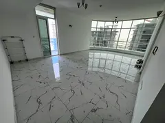 An excellent opportunity to live in a spacious apartment with a sea view and a strategic location wi