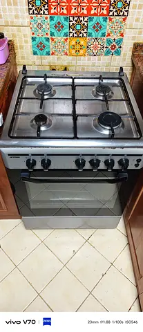 Used freestanding 4-burner gas stove with oven - good working condition