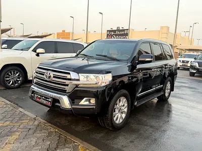 تويوتا لاندكروزر  خليجي GXR V6 موديل 2017 صبغ وكاله ماعدا قطعه السياره بحاله ممتازه  الممشي 160,000k