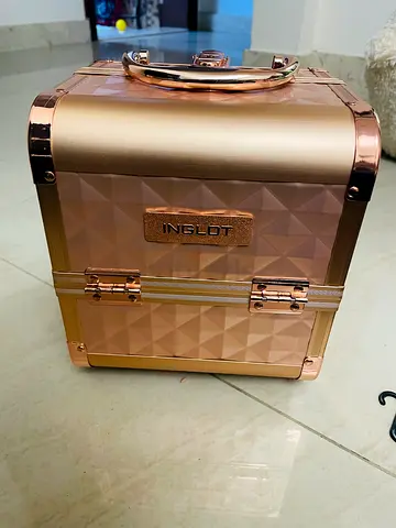 Inglot professional Makeup Train Case - Rose Gold/Champagne