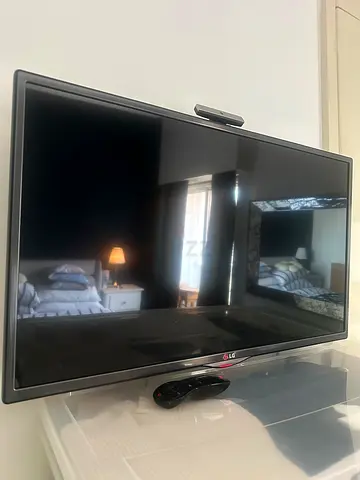 LG 32 Smart TV