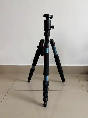 Promaster XC528 4-Section Aluminum Tripod with Ball Head — Good Condition