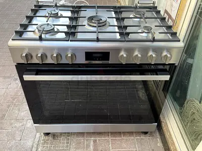 Bosch Series 8 full gas 5 burner cooking range size 90cm Exellent Condition