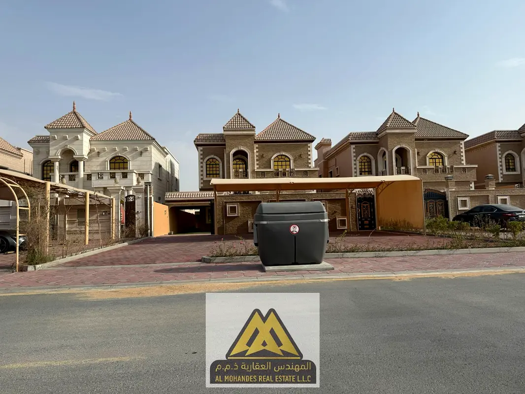 A distinctive villa for sale, with a residential-commercial classification, featuring spacious living areas, high-end finishes, and a fully centralize