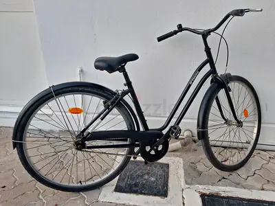 Well-maintained black city cruiser bike - single speed, ready to ride