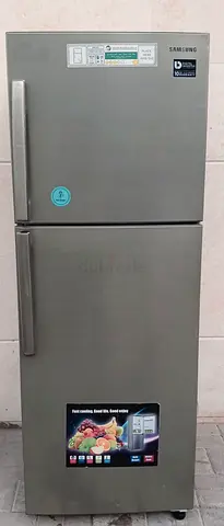 Top-Freezer Refrigerator - Good Working Condition Brand SAMSUNG