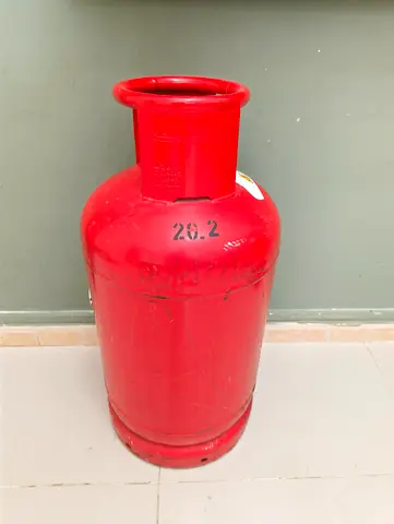 20kg Red LPG Empty Gas Cylinder with Regulator and Pipe  - free delivery to anywher in Dubai
