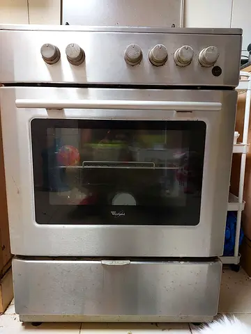 Whirlpool freestanding gas oven and stove - used, good working condition