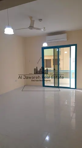 شرفة / معيشة فاخرة / غرفة رئيسية / واسعة
