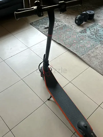 Segway-Ninebot KickScooter C2 Kids
Electric Scooter - Grey/Orange with charger